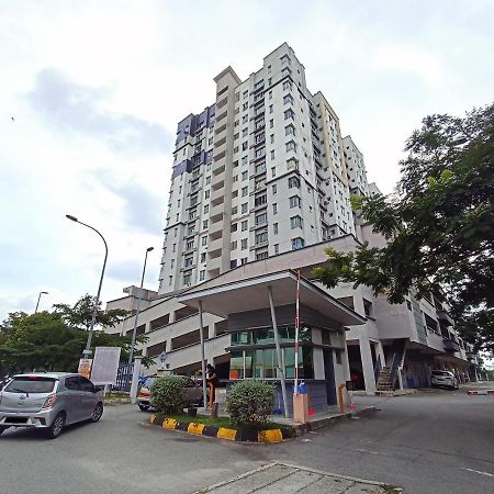 Tropika Homestay Bangi With 3 Bedrooms Kajang Exterior foto